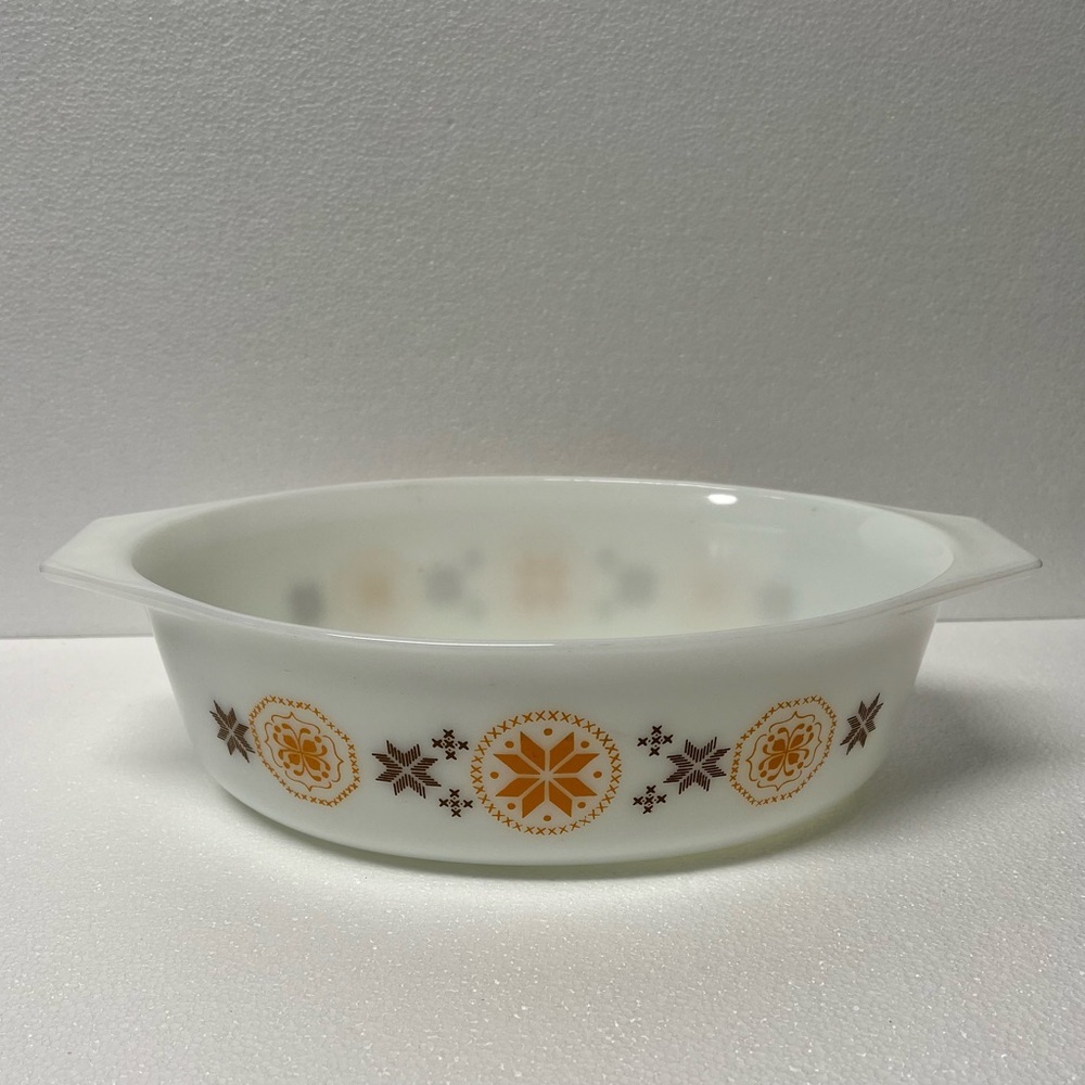 Pyrex Vintage Town and Country Casserole Dish